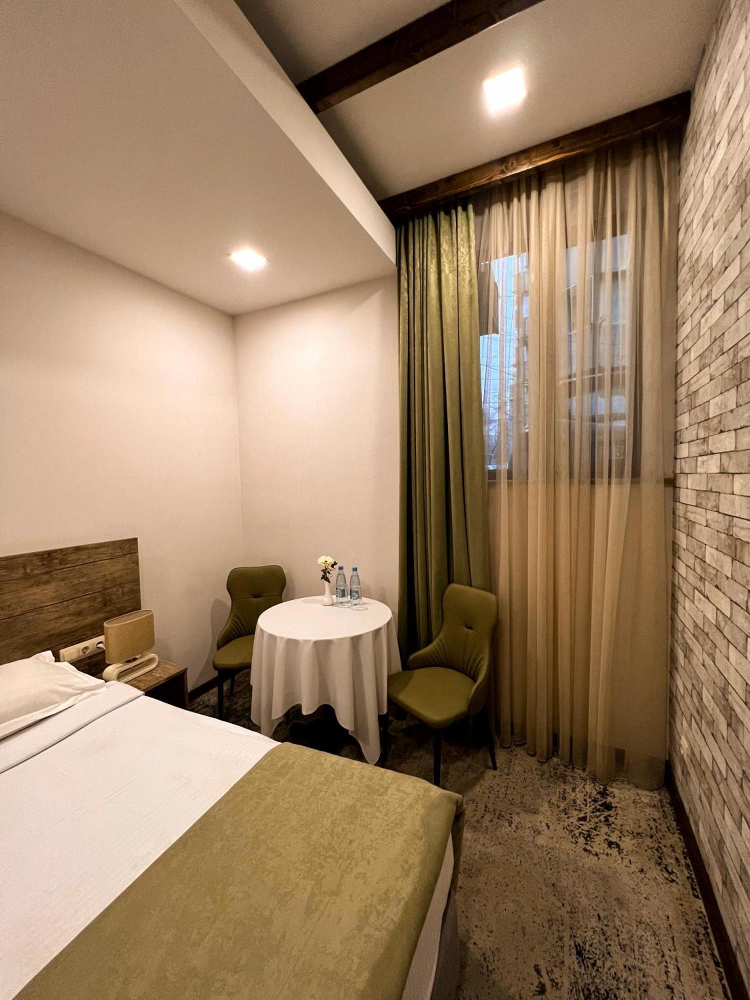 יירבאן Evn Boutique Hotel חדר תמונה