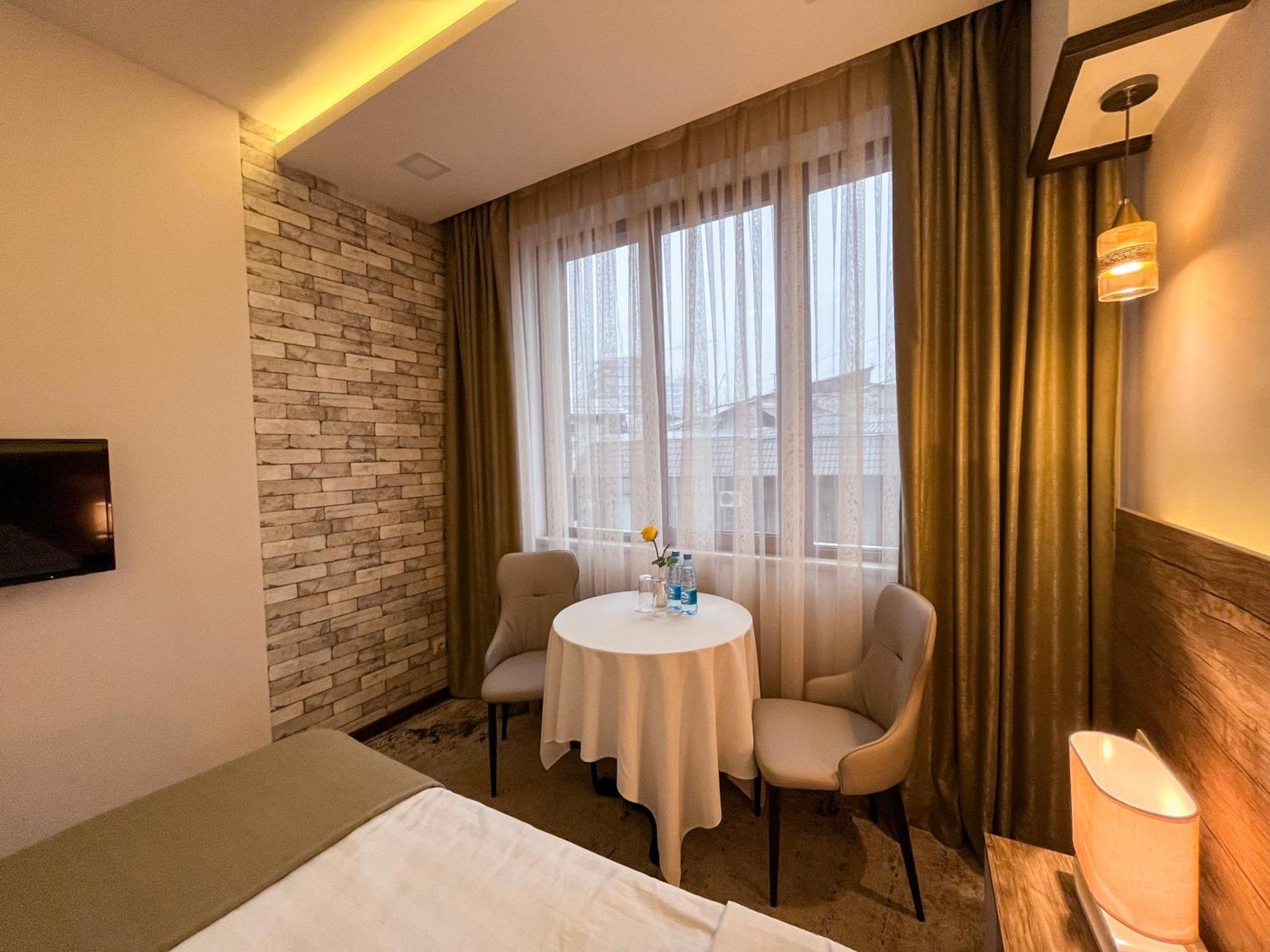 יירבאן Evn Boutique Hotel מראה חיצוני תמונה