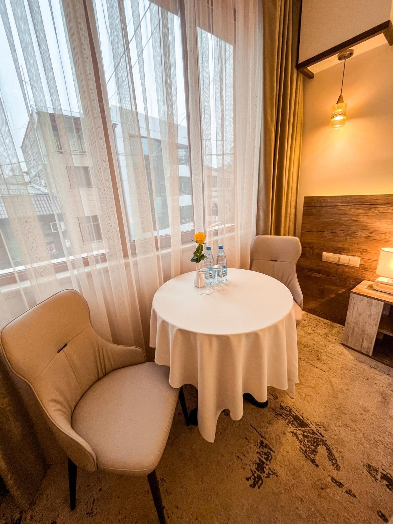 יירבאן Evn Boutique Hotel מראה חיצוני תמונה