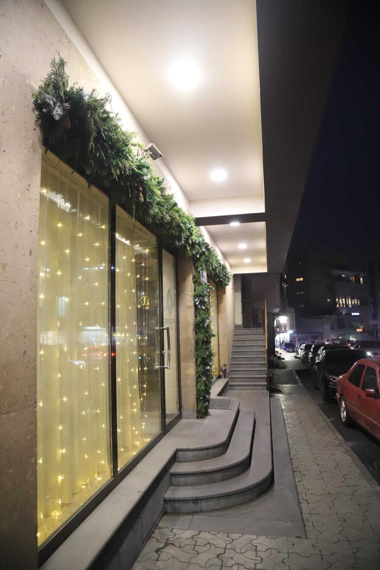 יירבאן Evn Boutique Hotel מראה חיצוני תמונה